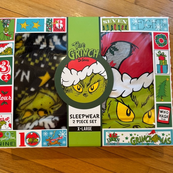 Grinch pajama set XL NEW IN BOX - Picture 1 of 3
